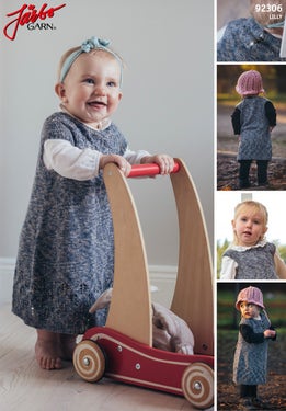 Lilja – babyklänning med hålmönster och knäppning fram eller bak